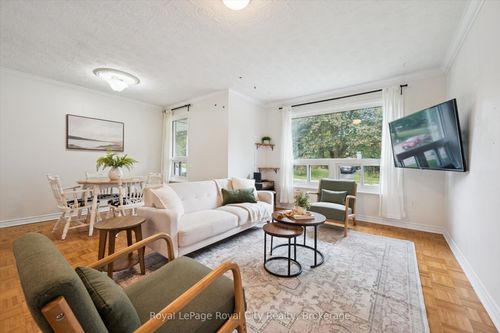 29 Mcilwraith Cres, Guelph, ON, N1E6J4 | Card Image