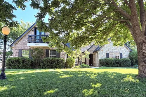 10305 94th Ct, Owasso, OK, 74055-7217 | Card Image