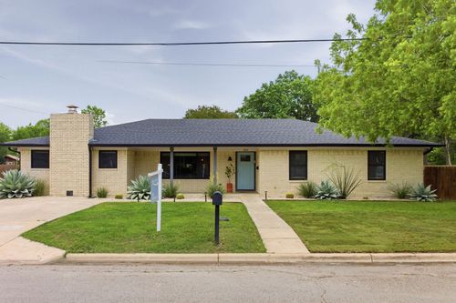 500 S Rio Grande St, Lockhart, TX, 78644-2540 | Card Image