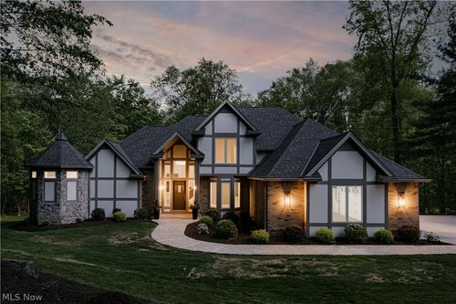 11251 Lake Forest Dr, Chesterland, OH, 44026-1334 | Card Image