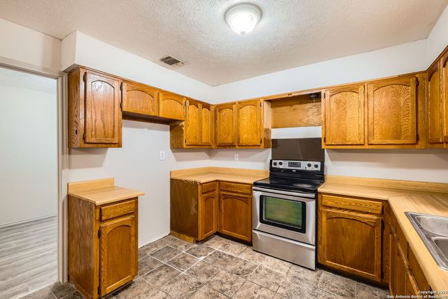 12177 Pearsall Rd, House other with 5 bedrooms, 2 bathrooms and null parking in Atascosa TX | Image 10