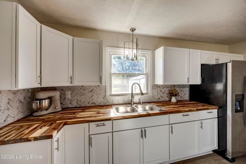 402 Duggins Dr, Elizabethtown, KY, 42701-9536 | Card Image