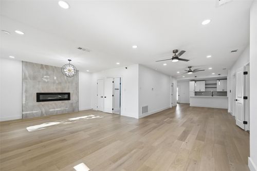 710 S Glasgow Dr, Dallas, TX, 75223-1413 | Card Image