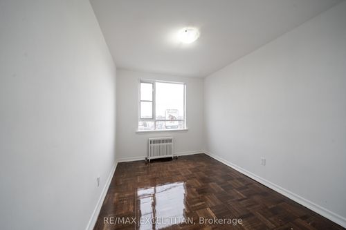 302-2515 Eglinton Ave W, York, ON, M6M1T2 | Card Image
