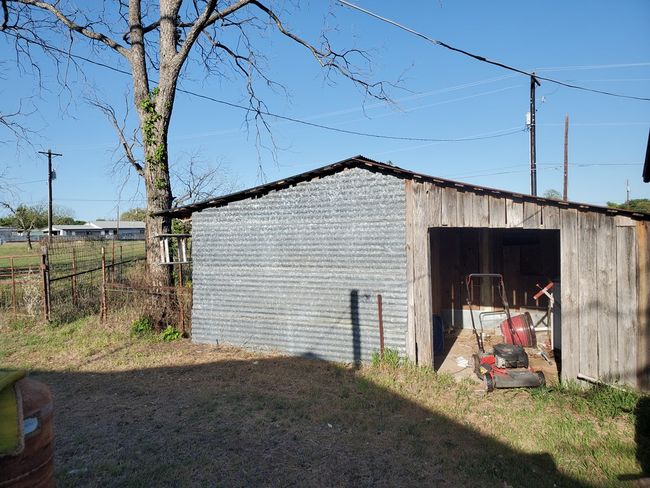 525 Ranck Ave, Home with 3 bedrooms, 2 bathrooms and null parking in Mason TX | Image 11