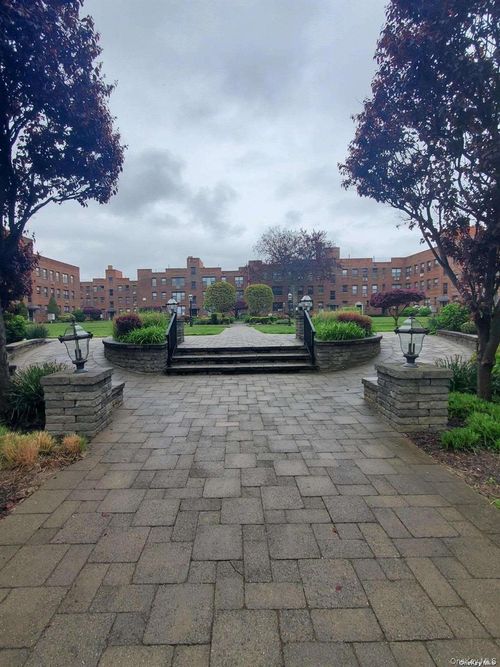 k4-1 Jefferson Pl, Hempstead, NY, 11550-6215 | Card Image