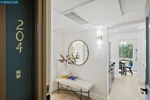 apt-204-330 N Civic Dr, Walnut Creek, CA, 94596-3611 | Card Image