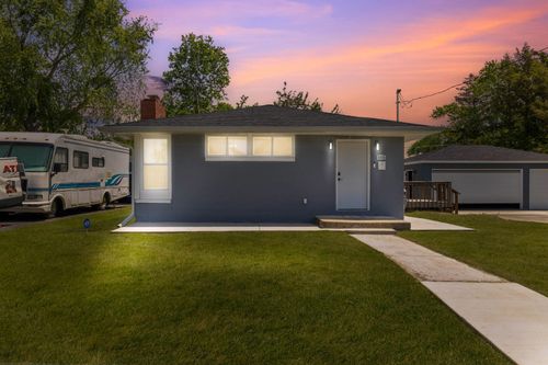 815 Gillette Ave, Aurora, IL, 60506-2935 | Card Image
