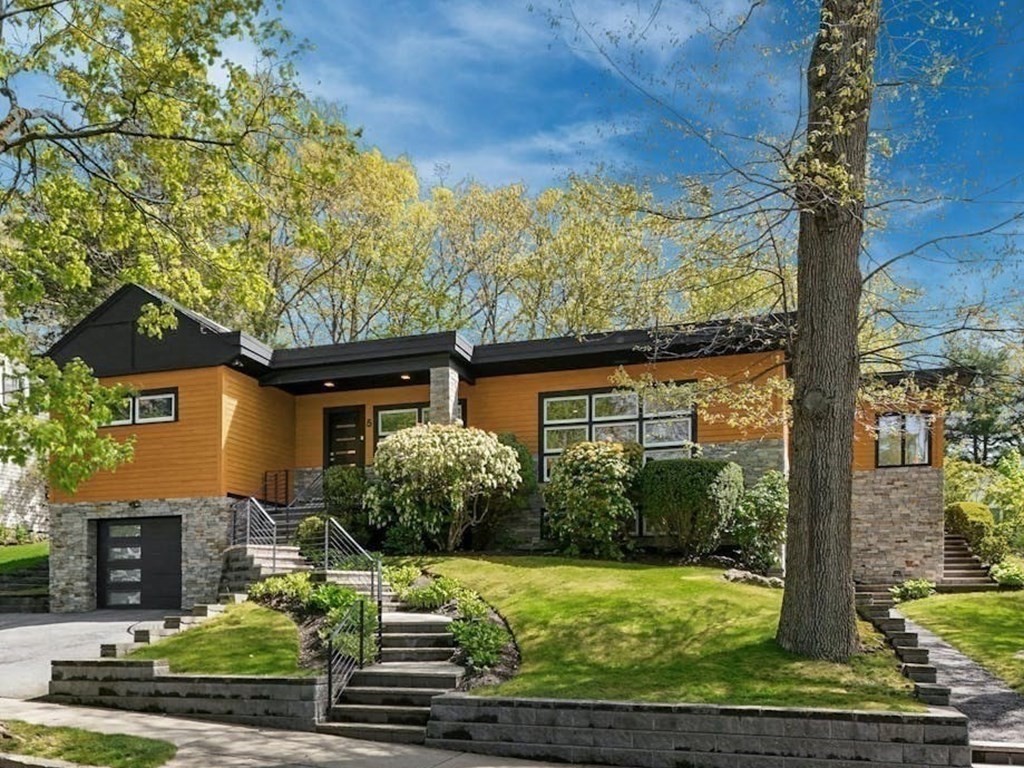 Audubon Dr, Chestnut Hill, MA 02467
