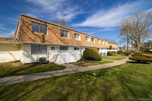 64 Storm Dr, Holtsville, NY, 11742-1909 | Card Image