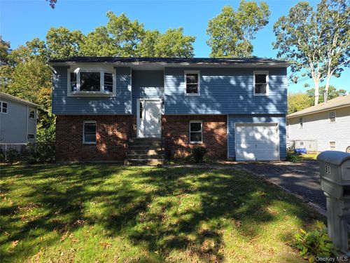 31 Depew St, Huntington, NY, 11743-4735 | Card Image