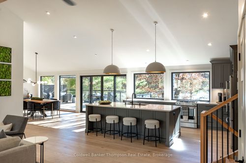 295 Echo Bay Rd, Huntsville, ON, P1H1R4 | Card Image