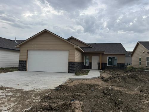8986 E Joshua St, Bel Aire, KS, 67226-2371 | Card Image