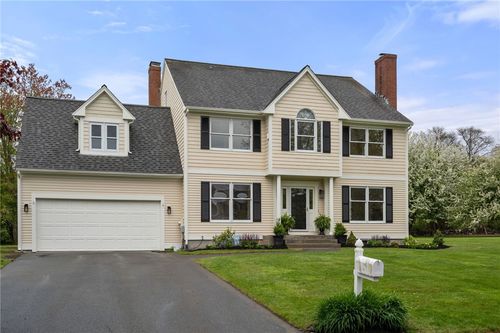 43 Bluegrass Dr, Middletown, RI, 02842-4658 | Card Image