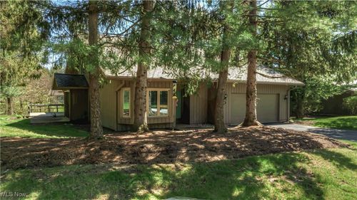 325 Inwood Trl, Aurora, OH, 44202-8205 | Card Image