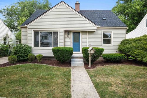 330 Gargantua Ave, Clawson, MI, 48017-2638 | Card Image