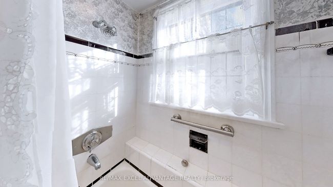 2 Sandringham Dr, House other with 4 bedrooms, 3 bathrooms and 6 parking in North York ON | Image 32