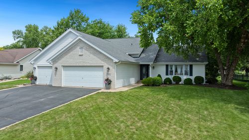 6890 Hartwig Dr, Cherry Valley, IL, 61016-9107 | Card Image
