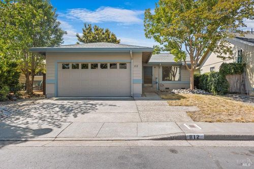 812 Quail Ct, Healdsburg, CA, 95448-4378 | Card Image