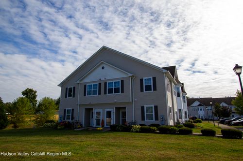 402 Commons Ln, Saugerties, NY, 12477-5244 | Card Image