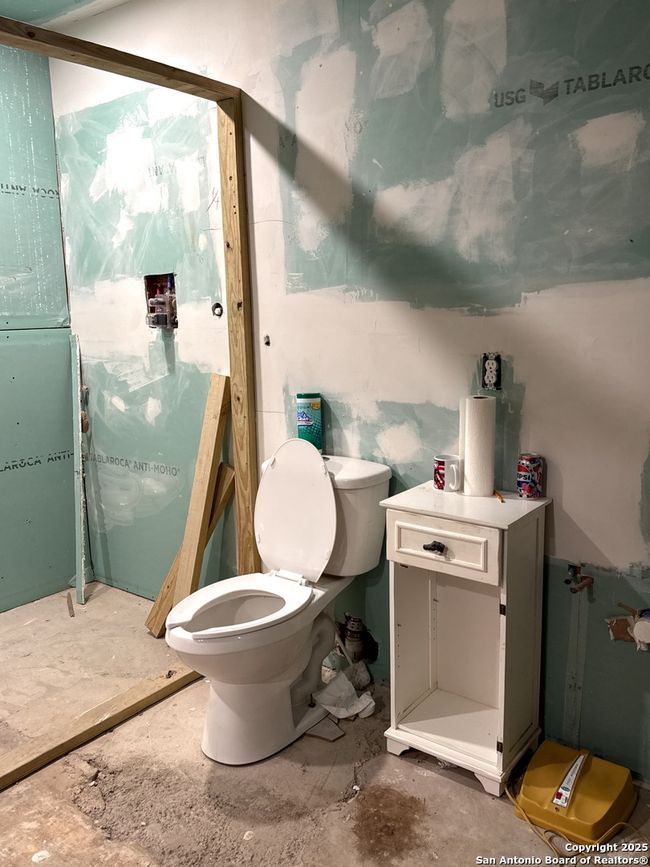 713 Boone St, House other with 2 bedrooms, 2 bathrooms and null parking in Uvalde TX | Image 17