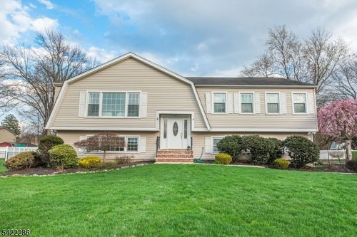8 Cypress Ct, Fairfield, NJ, 07004-2119 | Card Image