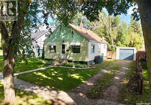 51 James Ave, House with 2 bedrooms, 1 bathrooms and null parking in Yorkton SK | Card Image