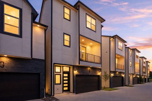 h-1913 Hoskins Dr, Houston, TX, 77080-5417 | Card Image