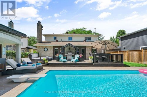 608 Moorelands Cres, Milton, ON, L9T4B5 | Card Image