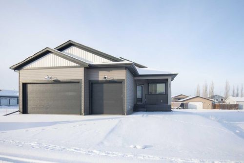 32 Sunrise Cres, Three Hills, AB, T0M | Card Image