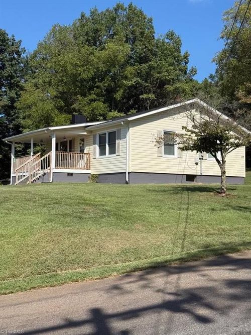 107 Eaton Rd, Mount Airy, NC, 27030-8009 | Card Image