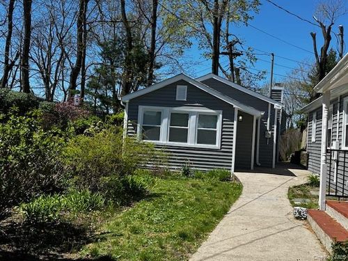 21 West Dr, Port Washington, NY, 11050-1432 | Card Image
