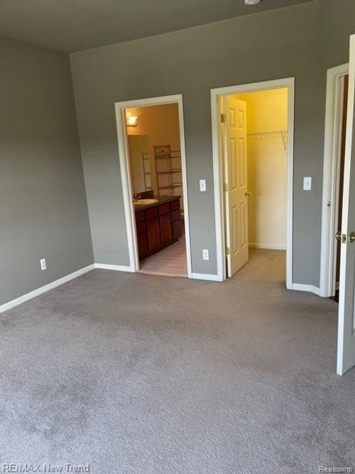 68-41582 Hamlet Ln, Novi, MI, 48375-1859 | Card Image