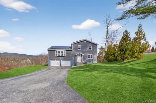 24 Sebastian Ct, East Fishkill, NY, 12533-6704 | Card Image