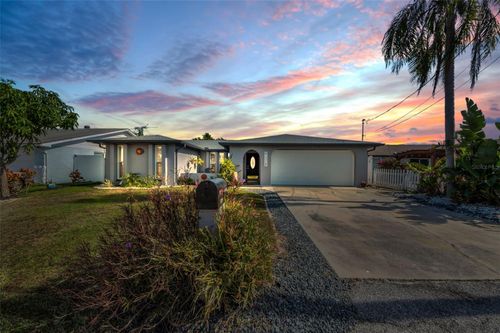 13926 Darlene Ave, HUDSON, FL, 34667-1314 | Card Image