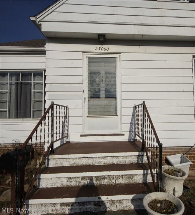 23060 Clifford Drive, Sold in North Olmsted Zoocasa