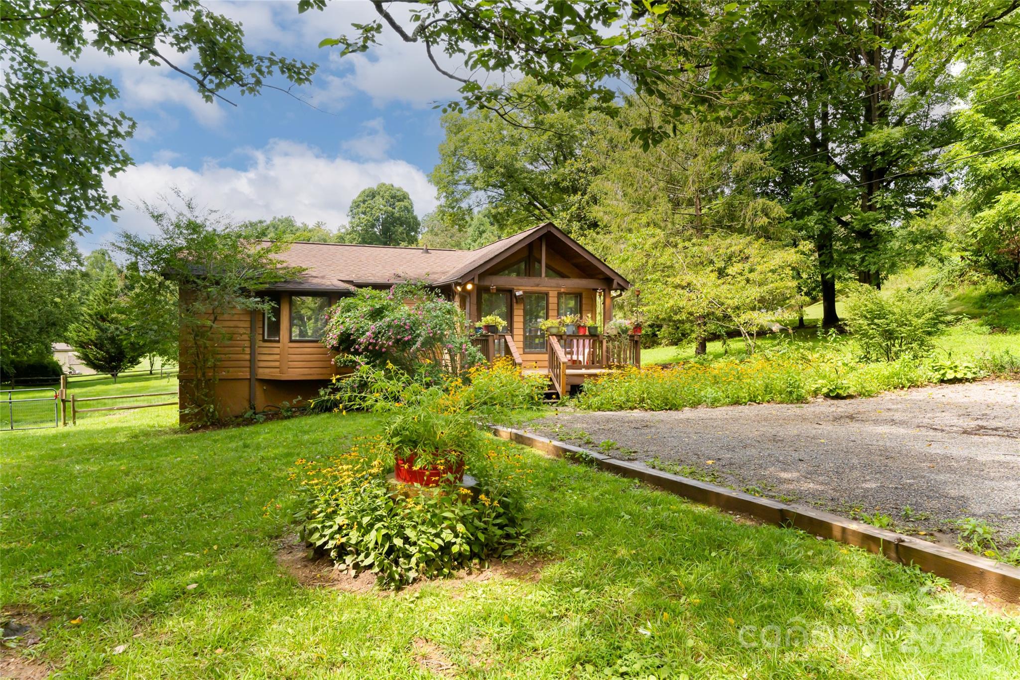 Longs Chapel Rd, Weaverville, NC 28787