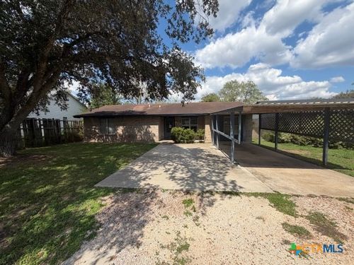 615 Avenue C, Yorktown, TX, 78164-5542 | Card Image
