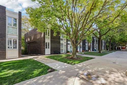 1319 N Sandburg Ter, Chicago, IL, 60610-2011 | Card Image