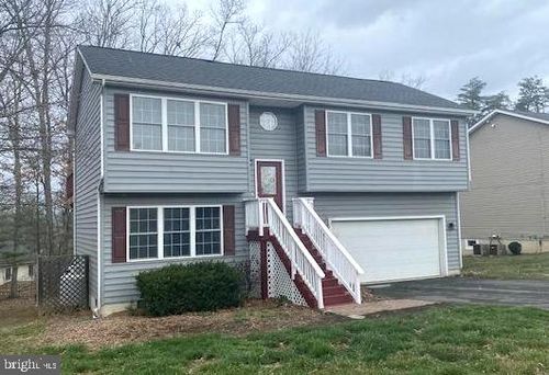 704 S Lakeview Dr, CROSS JUNCTION, VA, 22625-2482 | Card Image