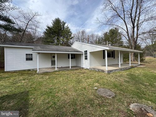 4075 New Lancaster Valley Rd, MILROY, PA, 17063-9549 | Card Image