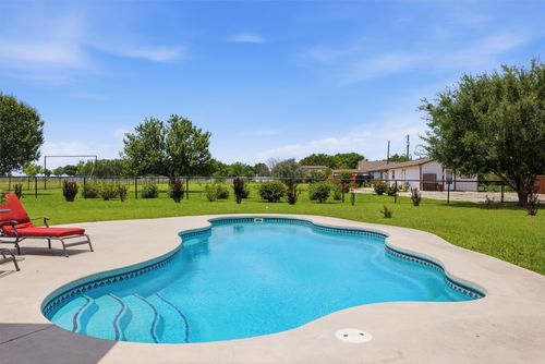 339 County Road 368, Taylor, TX, 76574-5085 | Card Image