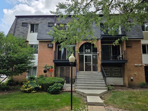 303-9B E Dundee Quarter Drive, Palatine, IL, 60074 | Card Image