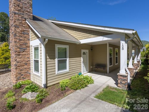 128 Lower Grassy Branch Rd, Asheville, NC, 28805-1621 | Card Image