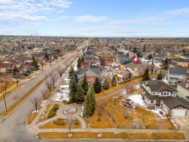 226 Everwillow Close Sw, House other with 5 bedrooms, 4 bathrooms and 4 parking in Calgary AB | Image 4