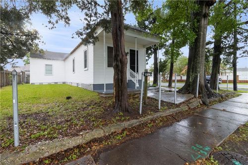 838 Jefferson St, Gretna, LA, 70053-2208 | Card Image