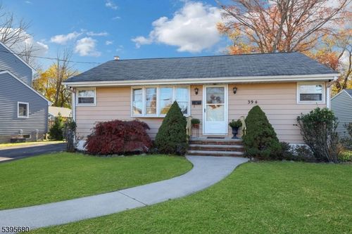 39 Powdermill Ln, Oakland, NJ, 07436-2143 | Card Image