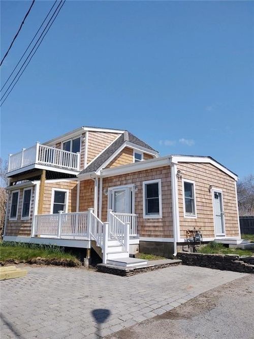 17 Crescent Rd, Middletown, RI, 02842-6005 | Card Image