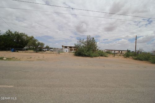 856 Amador Dr, Chaparral, NM, 88081-7501 | Card Image