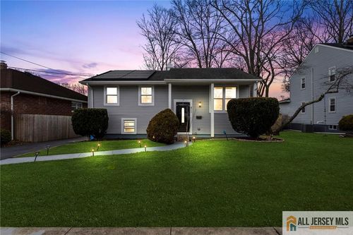 811 Coolidge Ave, Woodbridge, NJ, 07095-3213 | Card Image